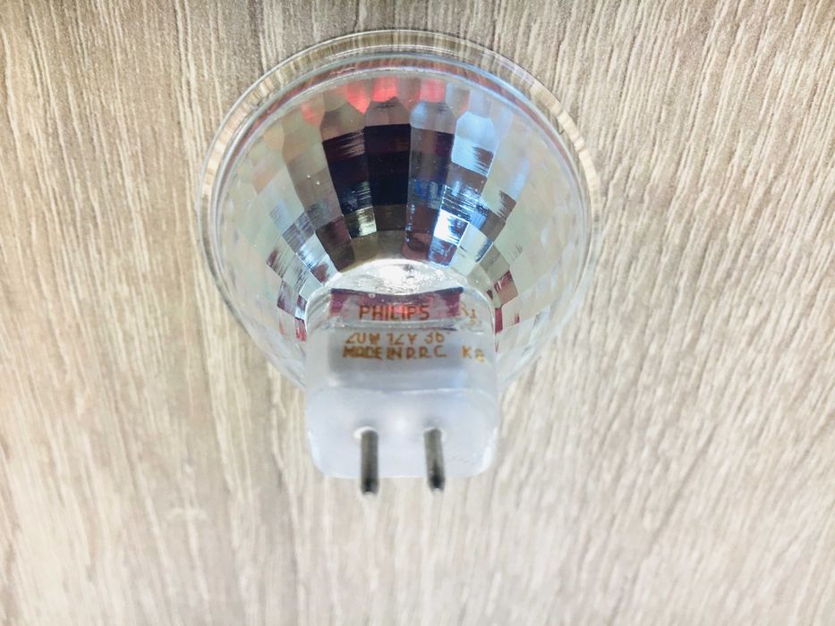 Set 7 becuri halogen 12 volt, 20 Watt, dulie GU5.3