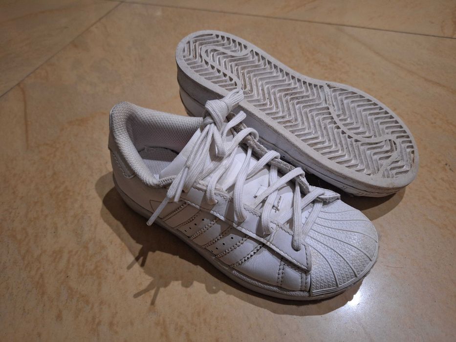 маратонки adidas