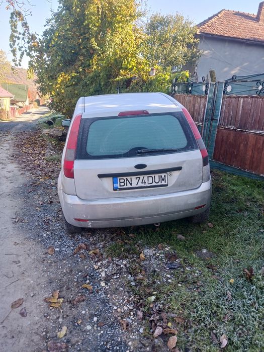 Vând ford fiesta
