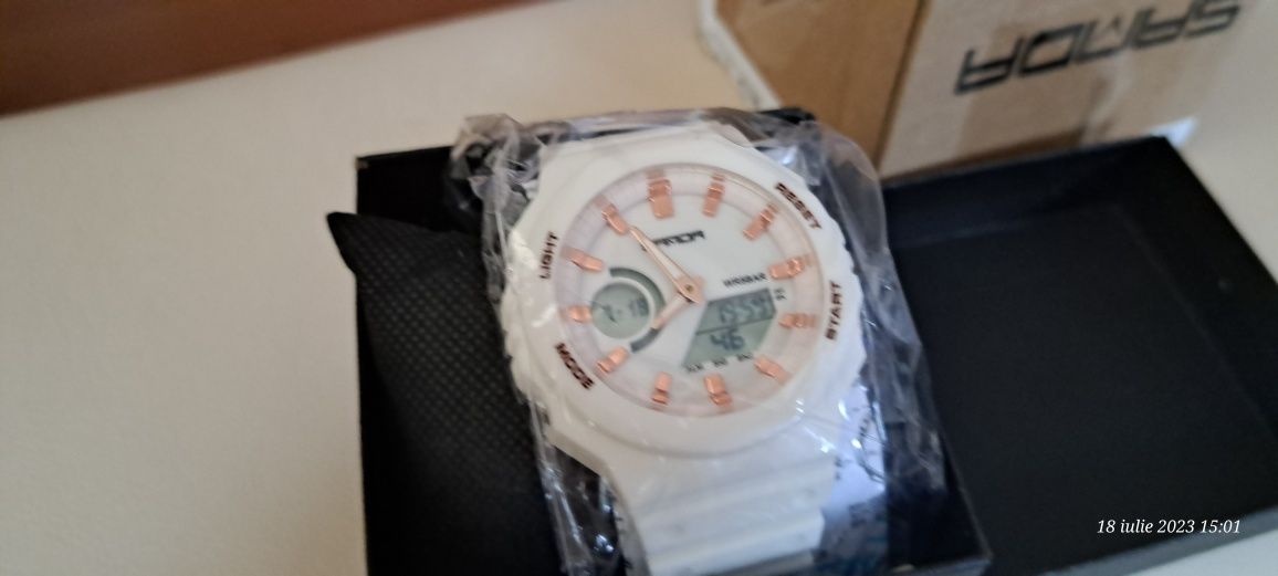 Vând ceas nou,nefolosit, în cutia originala