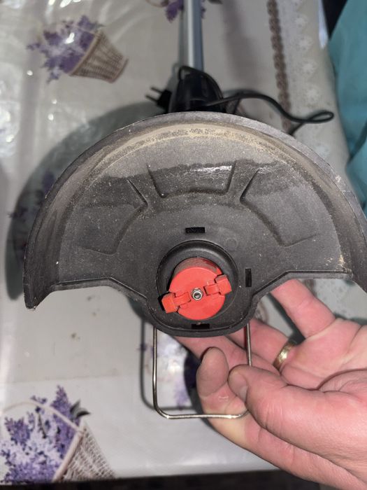 Trimer electric tuns iarba