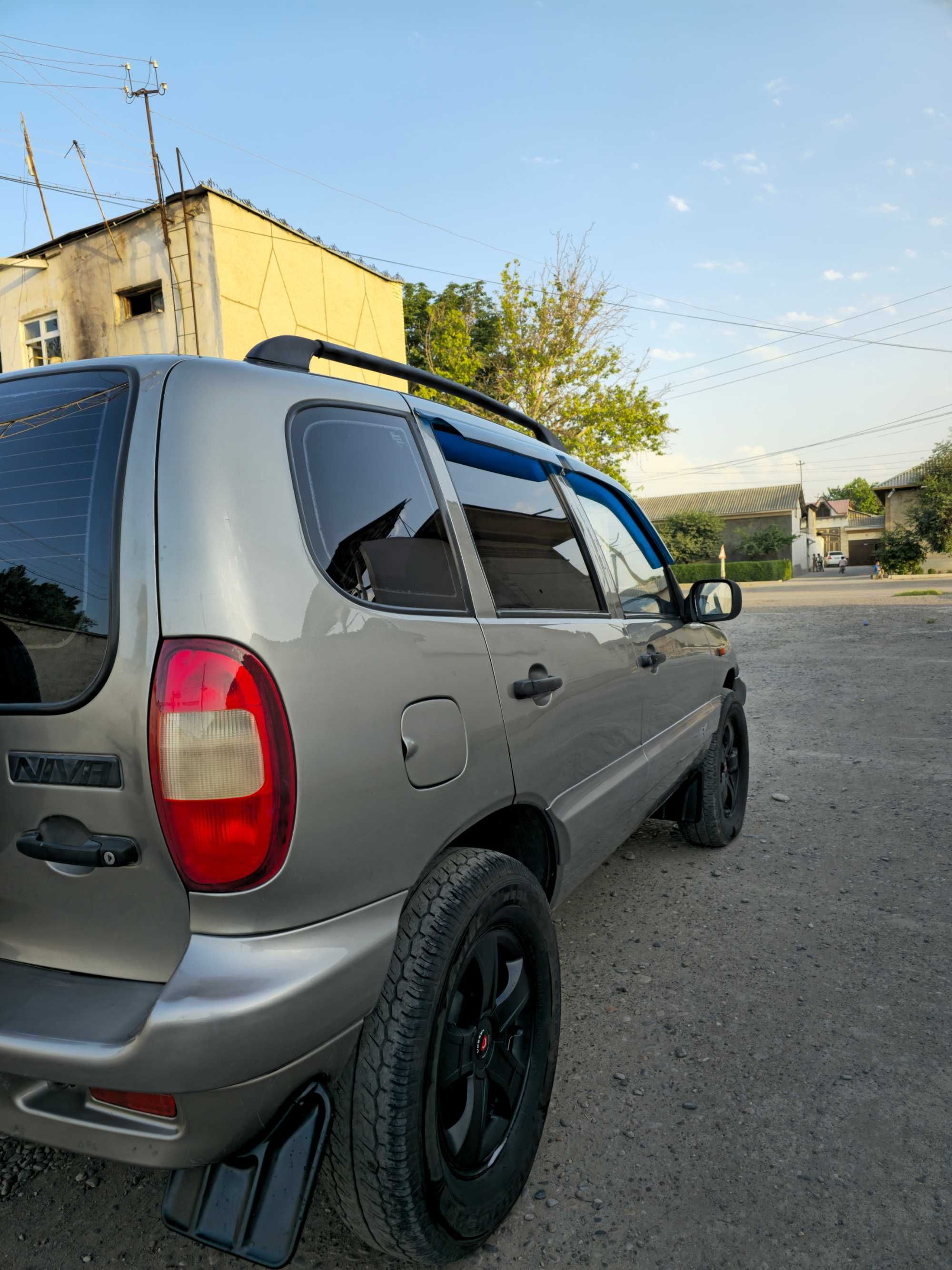 niva 4x4 Sotiladi