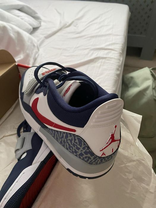 Adidasi Nike AirJordan.