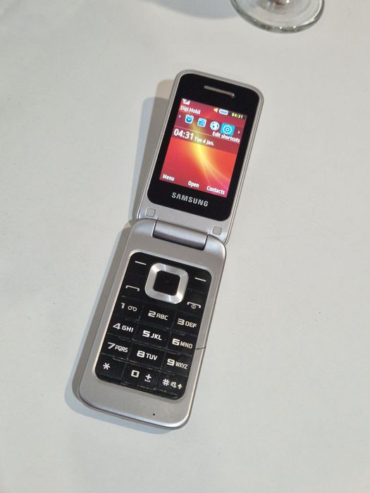 Telefon Samsung GT - C3520 cu încărcător