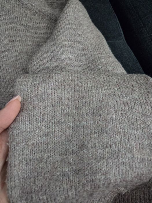 Pulover cu umeri goi