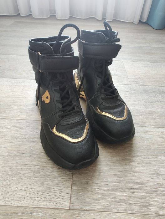 Зимни боти PINKO