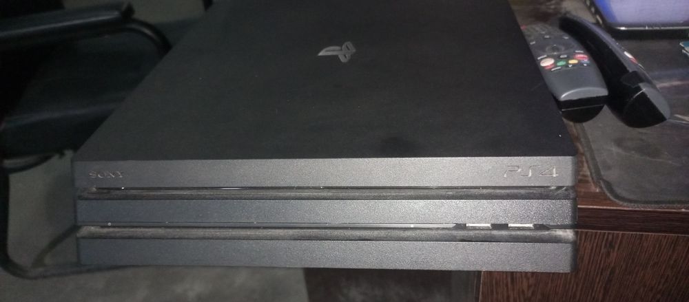 PS 4 Pro 1tb 2ta jostik bilan