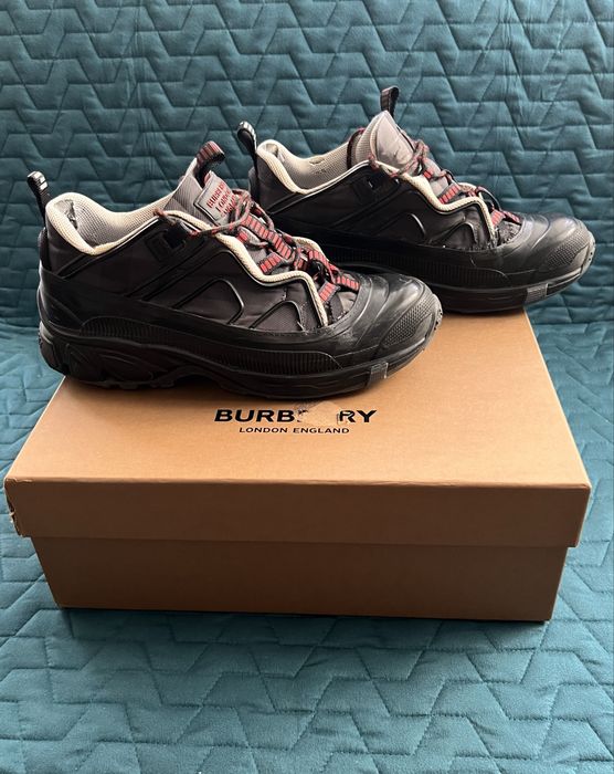 Burberry обувки