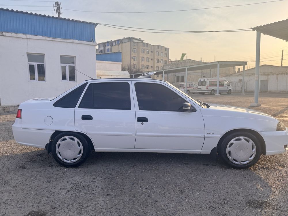 Продаю Нексия 2 2105