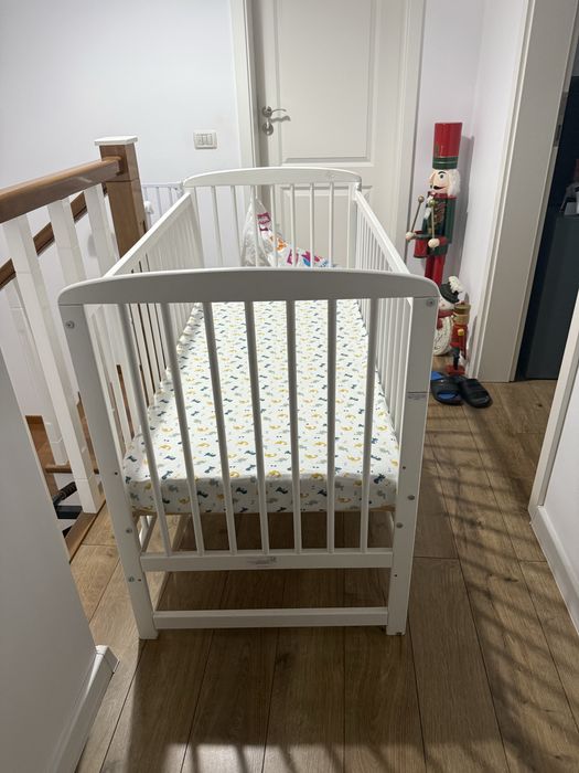 Patut din lemn 120x60 cm cu saltea, lateral culisant