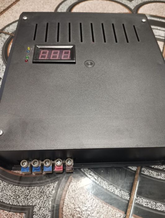 Vând controler eolian