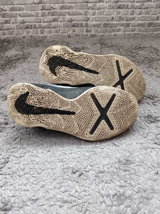 Adidași Nike Team Hustle D10.marimea 39