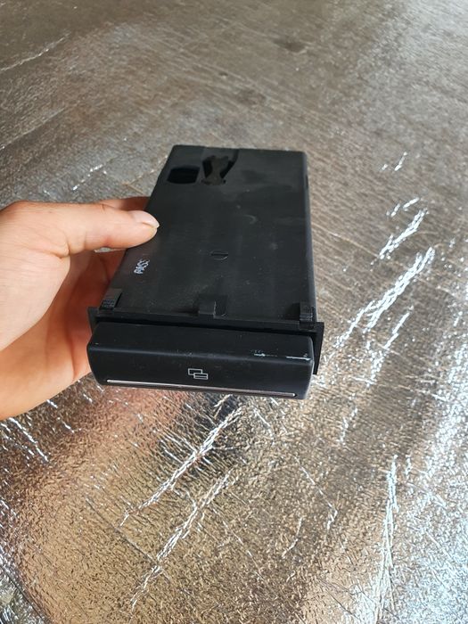 Vând sertar suport auto pentru audi a3 8p