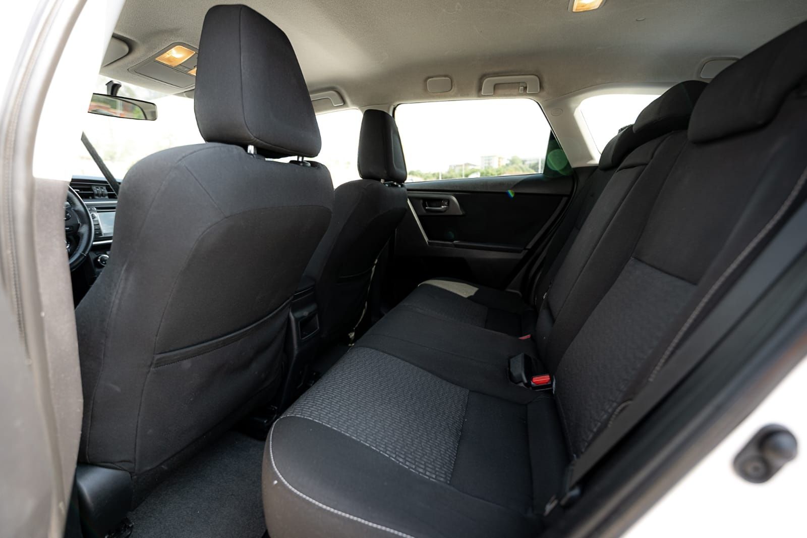 Toyota Auris 1.8 Hybrid 2015г.