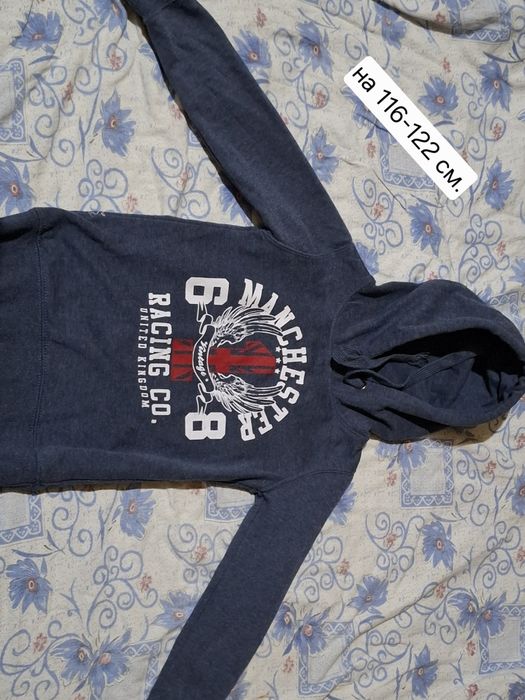 Кофта теплая  116-122 см. В хорошем состояние.