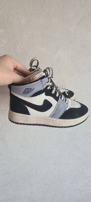 Продам осенью обувь