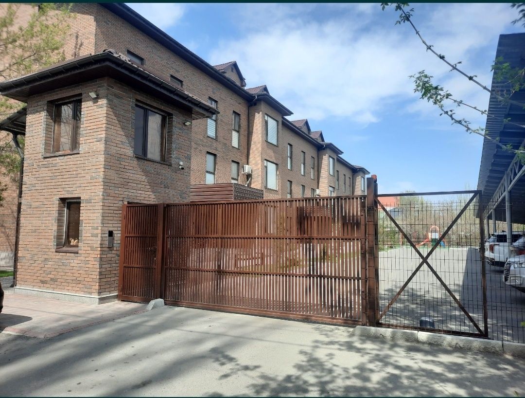4-комн. (172 м²), Центр - Ш.Муртаза (Ленина), 3 этаж
