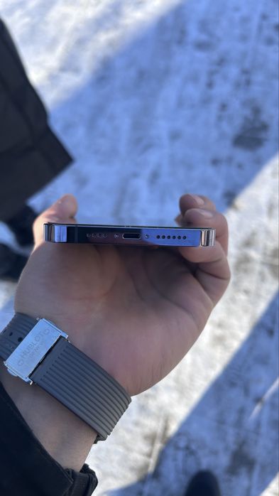 срочно продаю Айфон 14 про Max на 256 гб