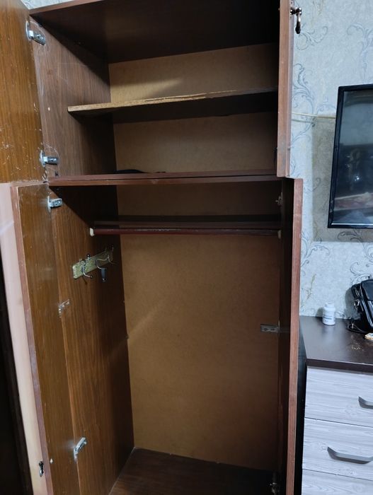 Продам два шкафа от стенки для хранения вещей.