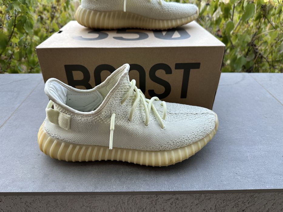 Yeezy 350 V2 Butter size 9 US 42 2/3