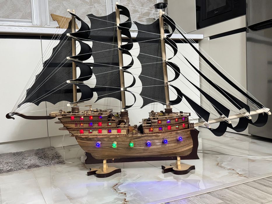 Корабль новый подарочный