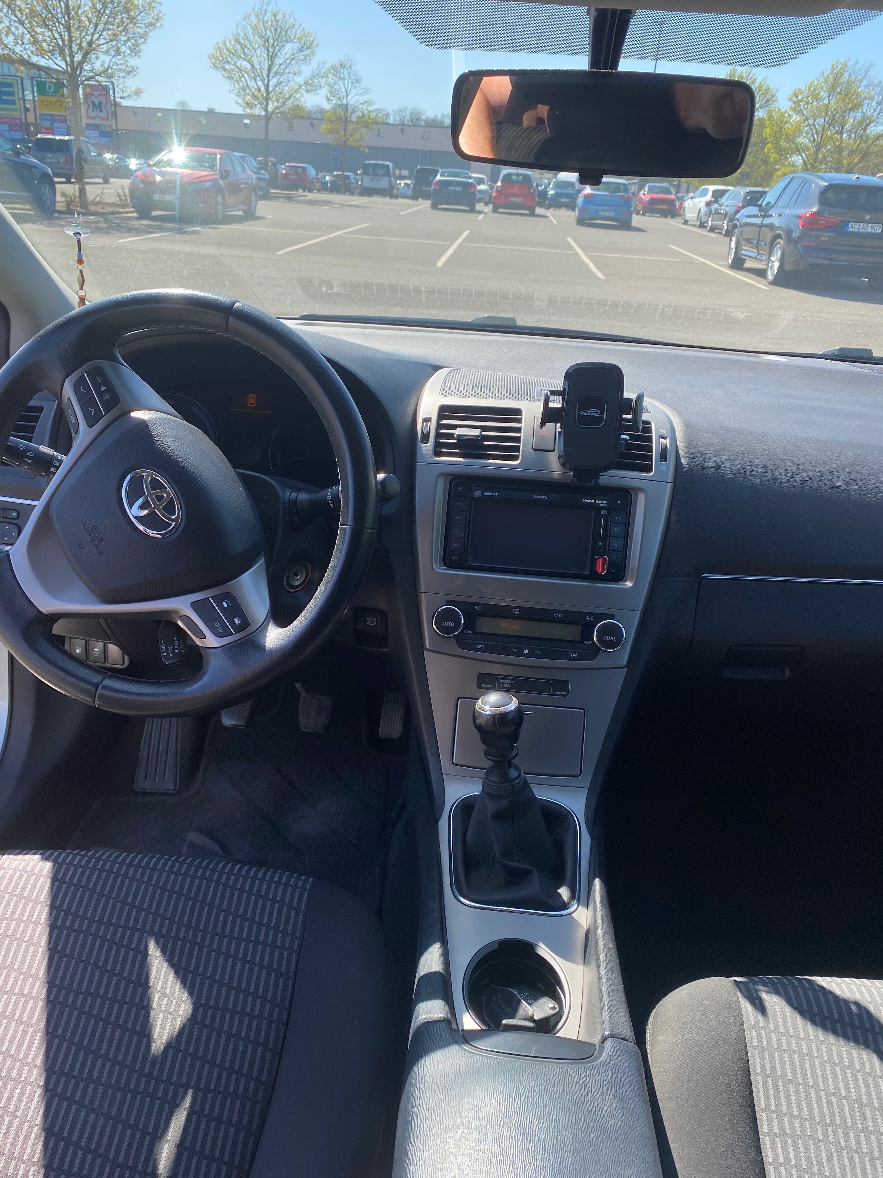 Toyota Avensis   Break T27 1.8 benzină  2010
