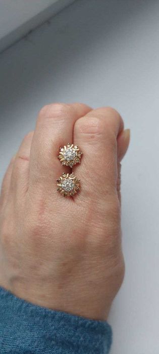 Продаются золотые серьги