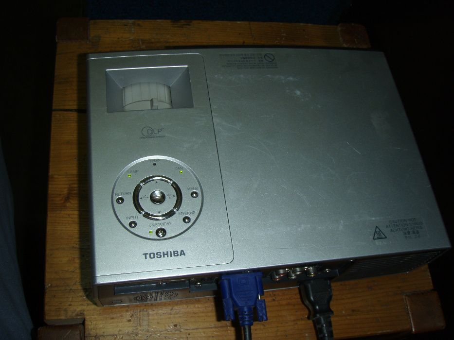 Videoproiectoare Toshiba TDP-T100 si TDP-T95