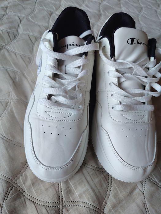 Продам маратонки