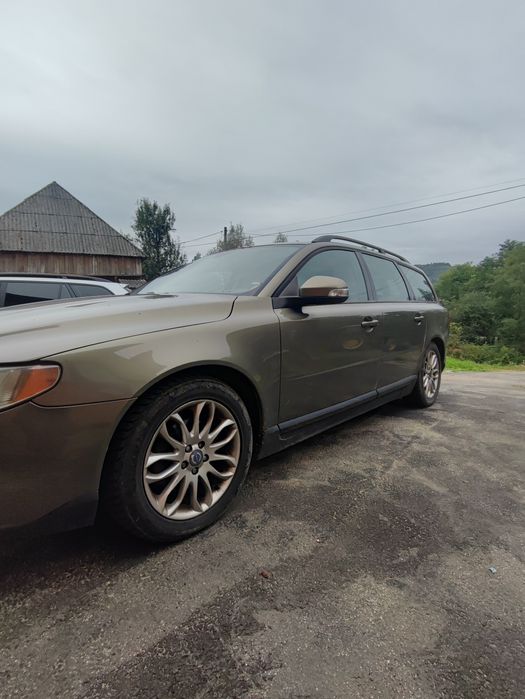 Vând Volvo  V 70