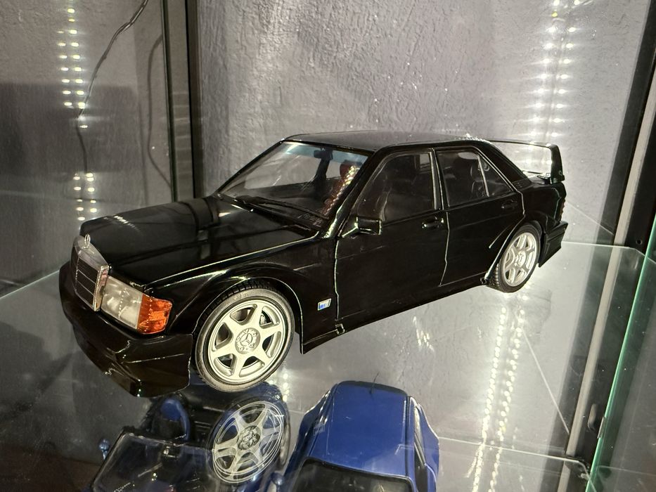 Различни модели 1:18 коли