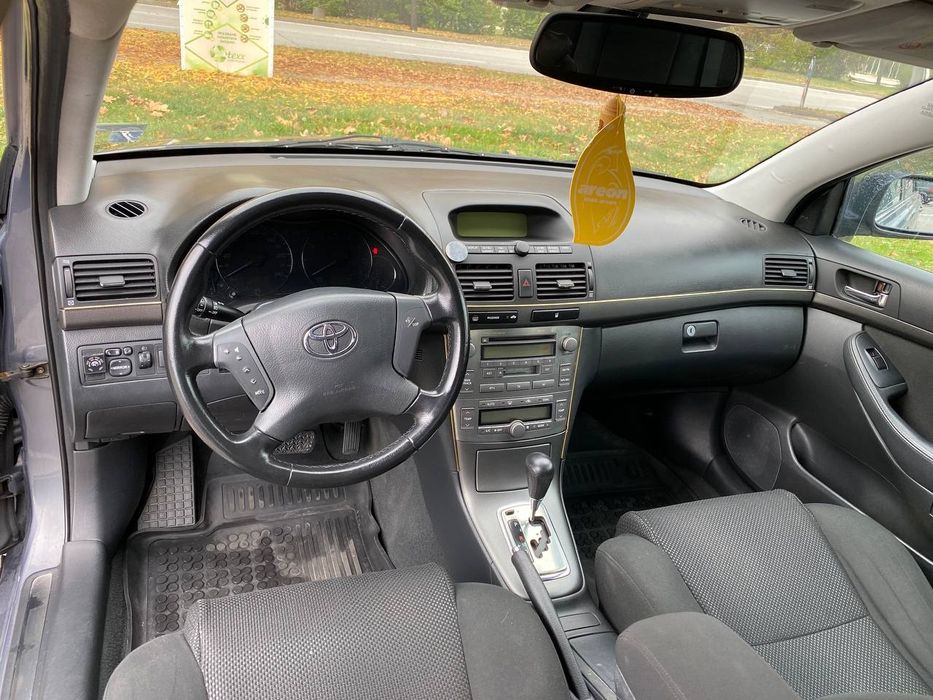 Toyota Avensis 1.8/газ/ автомат