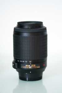 Obiectiv Nikon 55-200mm AF-S DX ED VR ROSU