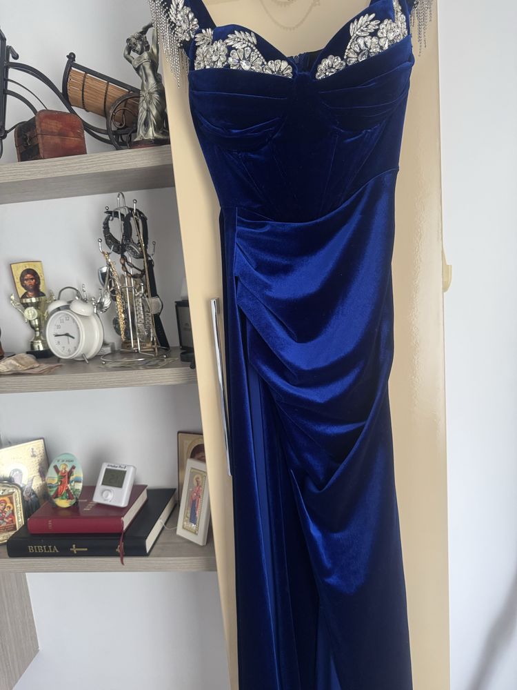 Vand rochie marimea 34,(xs)