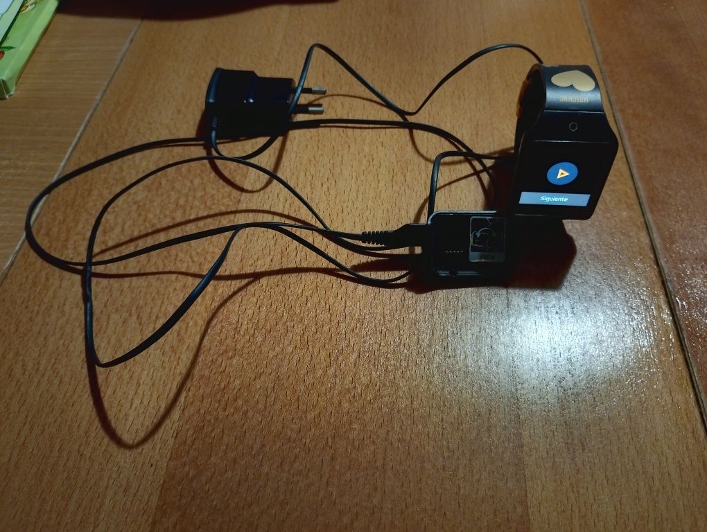 Продавам 2 броя смарт часовници Samsung