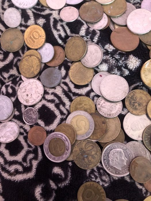 Vand urgent monezi vechi din mai mute tari