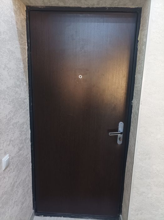 Продаётся дверь в хорошем состоянии