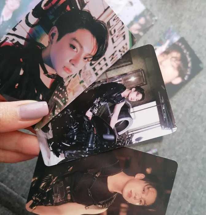 24 бр. Enhypen itzy TxT blackpink Stray kids