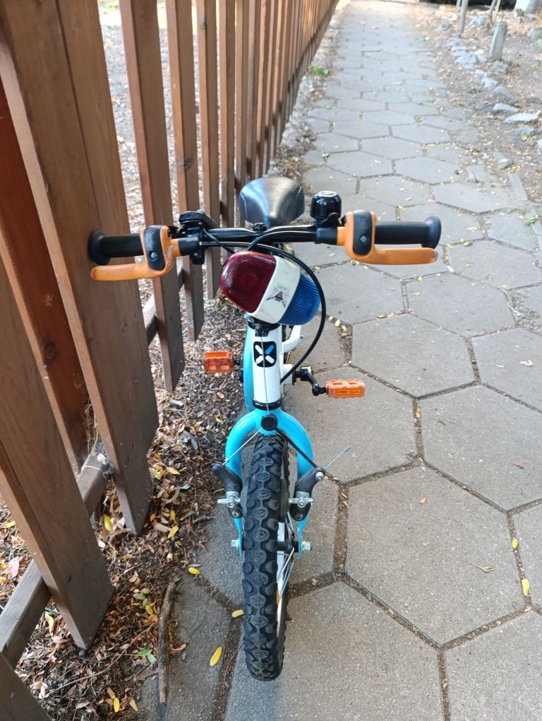 Продавам детско колело с помощни колела 14" btwin