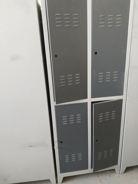 Шкаф раздивалочний