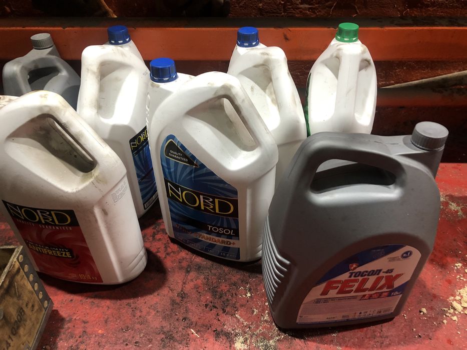 Продам канистры 10л из под антифриза