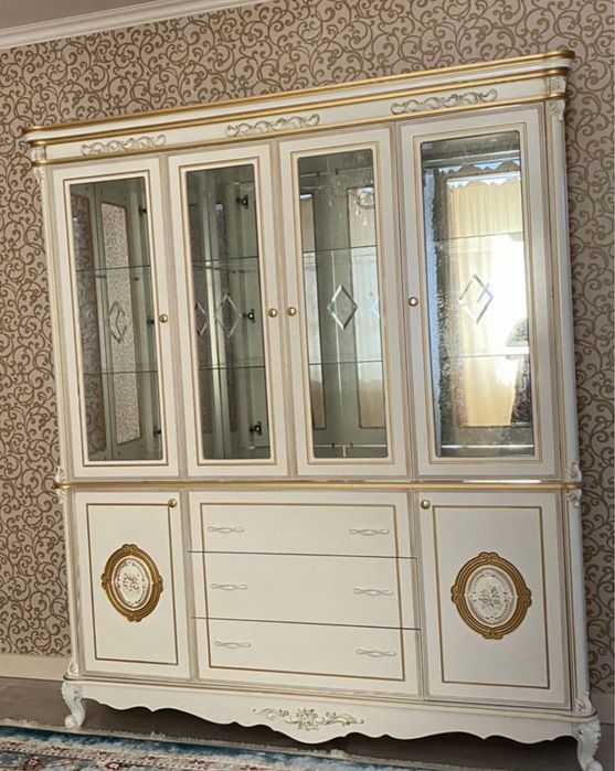 Сервант сатылады!