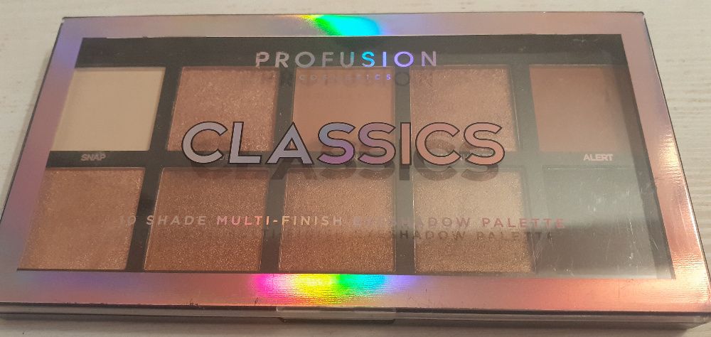 палитра за очи Profusion Classics 10 Shade Multi-Finish