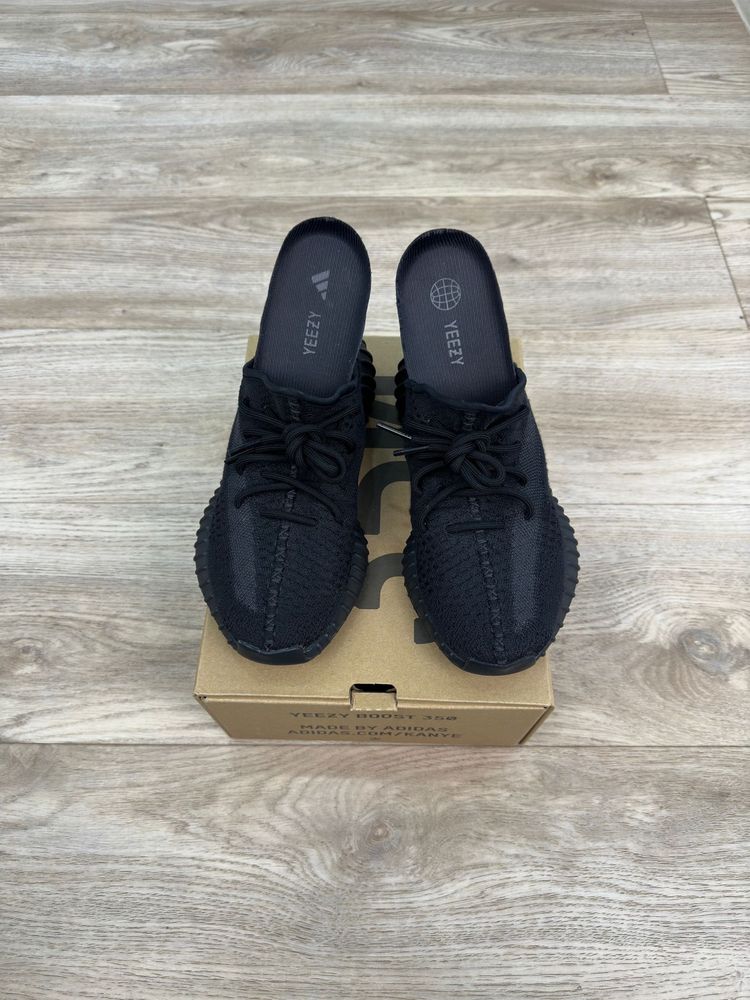 Yeezy  350 v2 ONYX