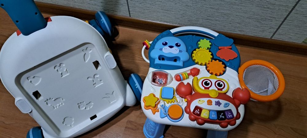 Игрушка , Толокар  и столик,  новое