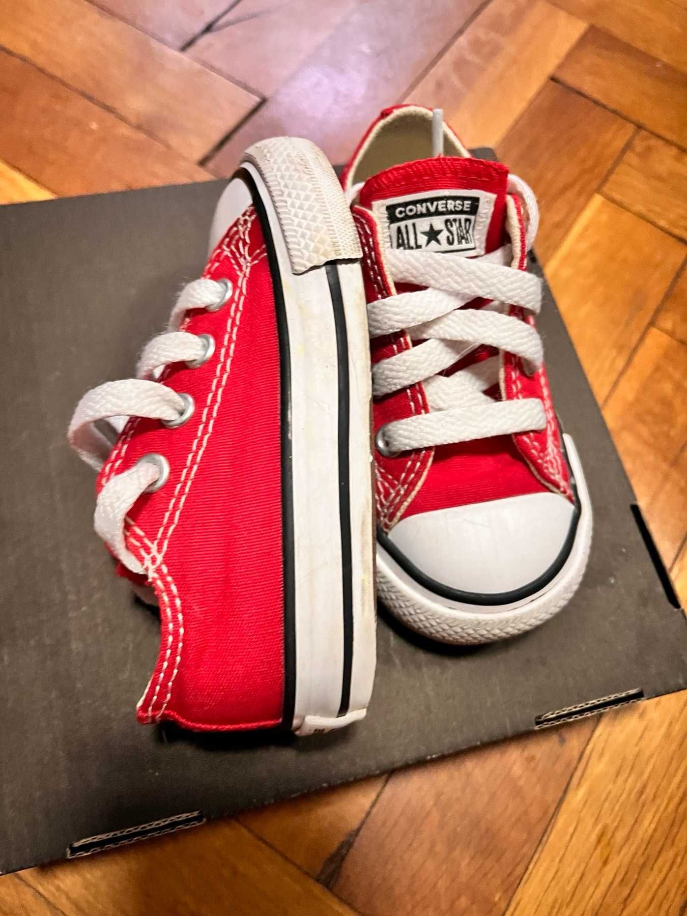 Бебешки червени кецове Converse Размер 21