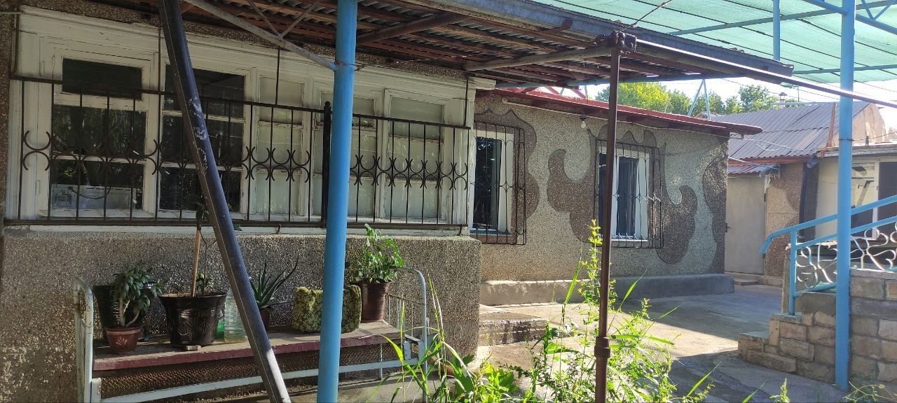 Hovli sotiladi narxini kelishamiz xoxlasangiz barter qilishimiz m