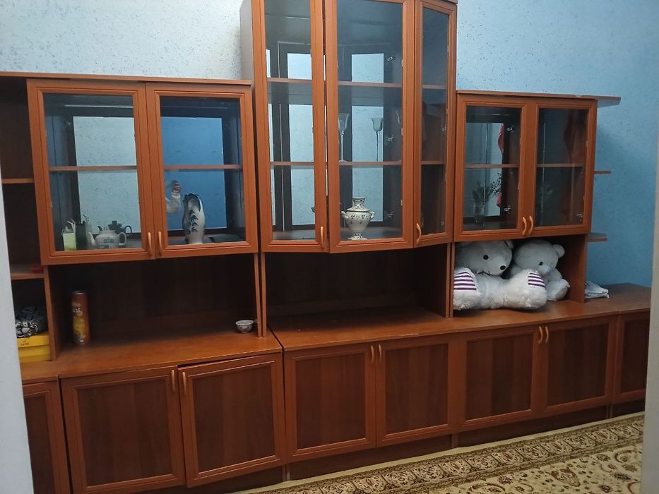 Продается прихожка, стенка и сервант