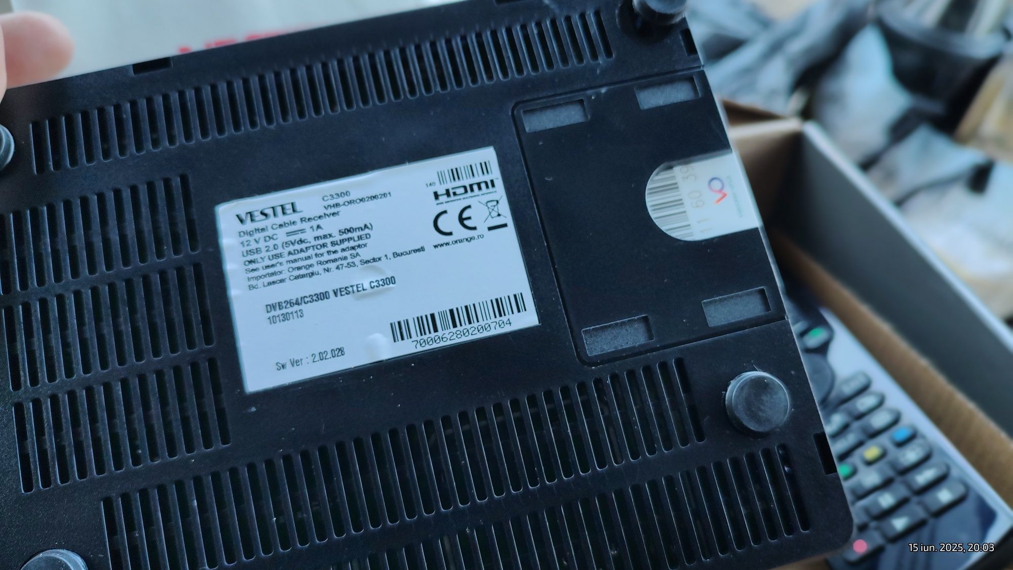 Vând reicever vestele cu telecomanda, încărcător și cablu hdmi la cuti