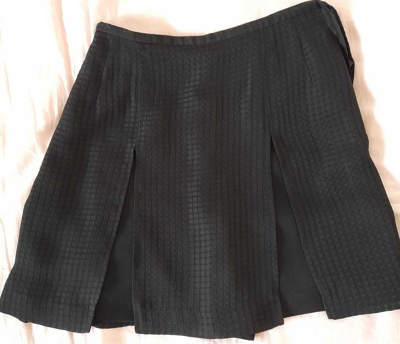 Fuste blugi si mini fusta-pantalon foarte chic si sexy